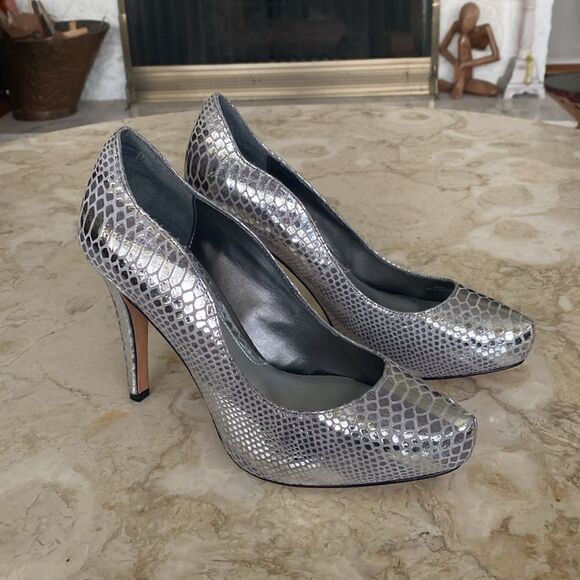 White House Black Market Leather Snakeskin Silver Platform 4” Party Heels - Picture 2 of 12